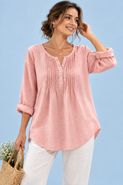 Blouse rose en coton à col rond et patte de boutonnage plissée | Vue de face | Lounelle Paris