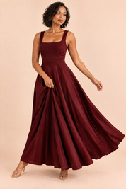 Robe midi bordeaux à encolure cœur | Vue en mouvement | Lounelle Paris