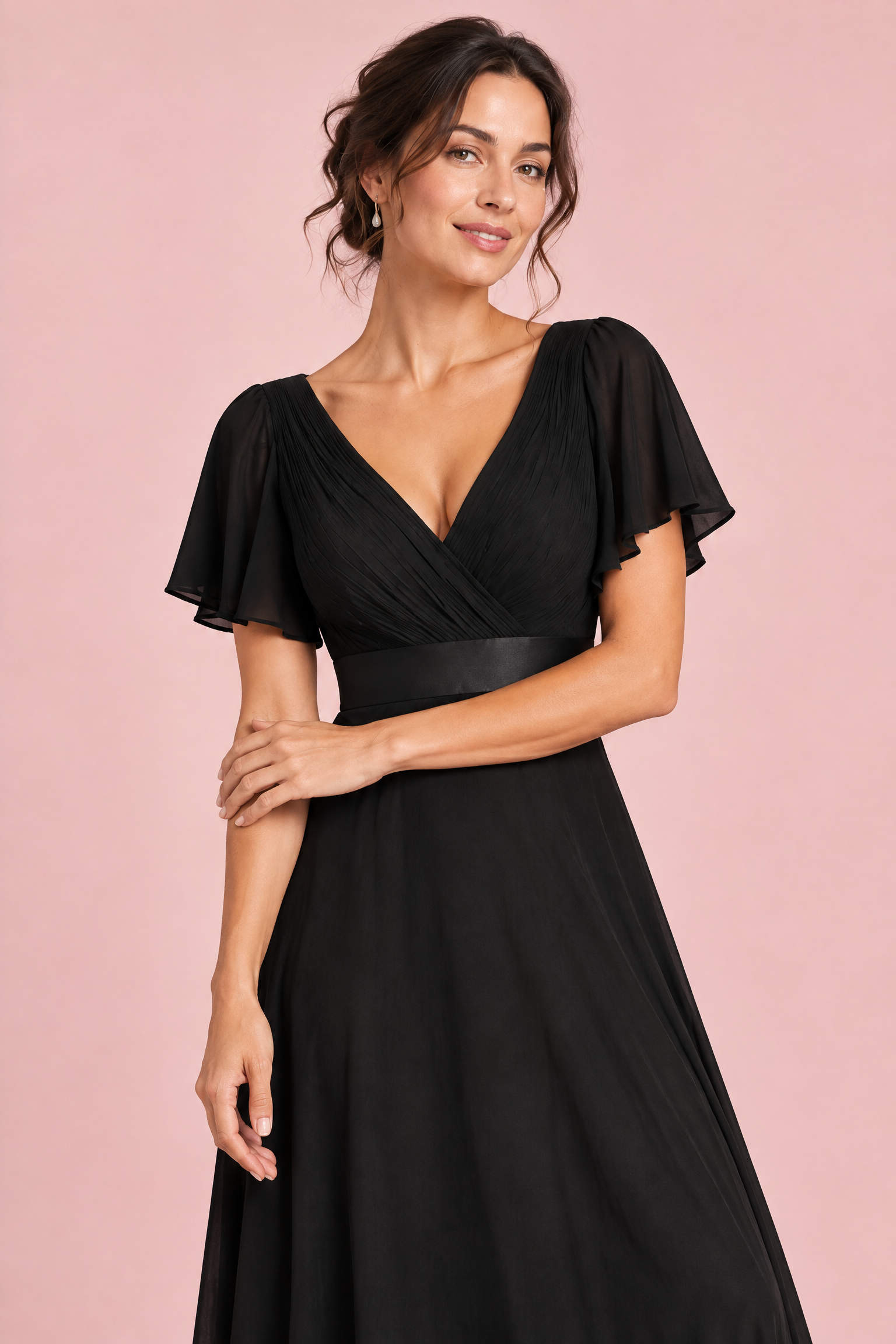 Robe longue plissée noire à col V | Vue rapprochée | Lounelle Paris