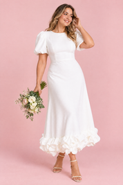 Robe longue blanche à manches bouffantes et volant | Porté sur une autre silhouette | Lounelle Paris