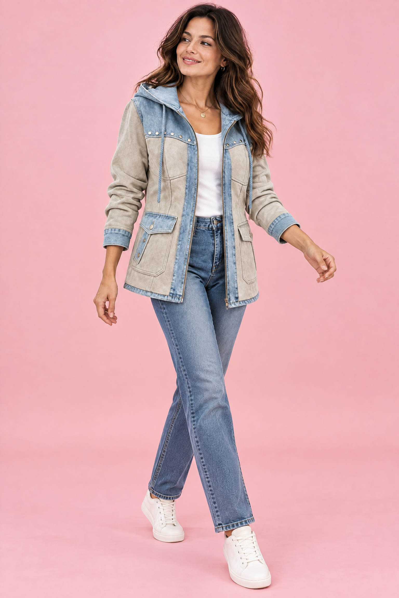 Veste à capuche beige à empiècements | Vue en mouvement | Lounelle Paris