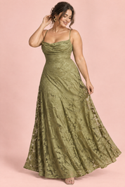 Robe longue fleurie olive à col bénitier | Porté sur une silhouette plus ronde | Lounelle Paris