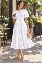Robe midi blanche à col montant et manches bouffantes | Photo lifestyle | Lounelle Paris