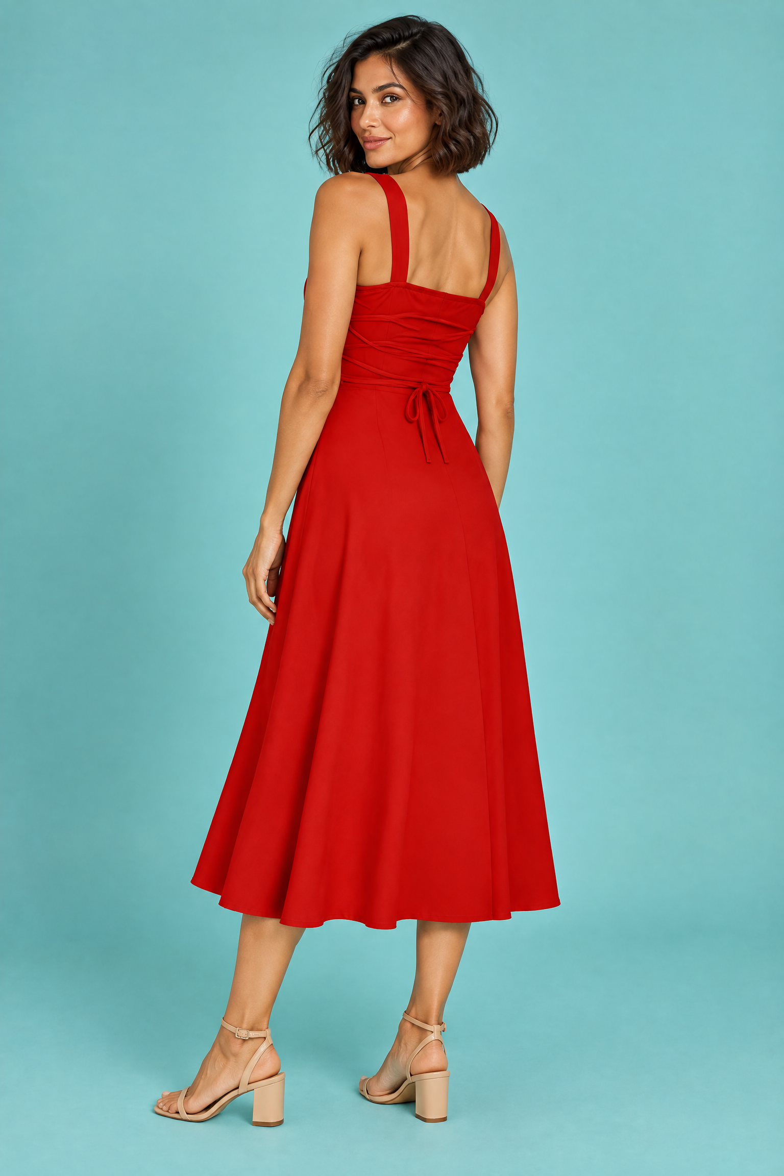 Robe midi rouge à fines bretelles et jupe ample | Vue de dos | Lounelle Paris