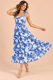 Robe longue bleue à volants | Vue en mouvement | Lounelle Paris