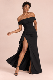 Robe longue noire à encolure Bardot, drapée et fendue | Vue en mouvement | Lounelle Paris