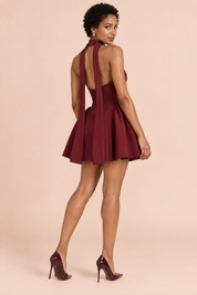 Robe courte bordeaux évasée à dos nu | Vue de dos | Lounelle Paris
