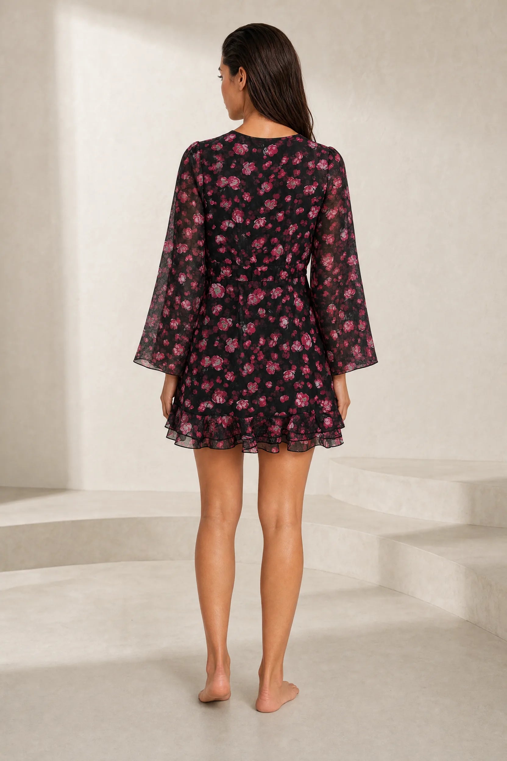 Robe noire fleurie décolleté en V | Lounelle Paris