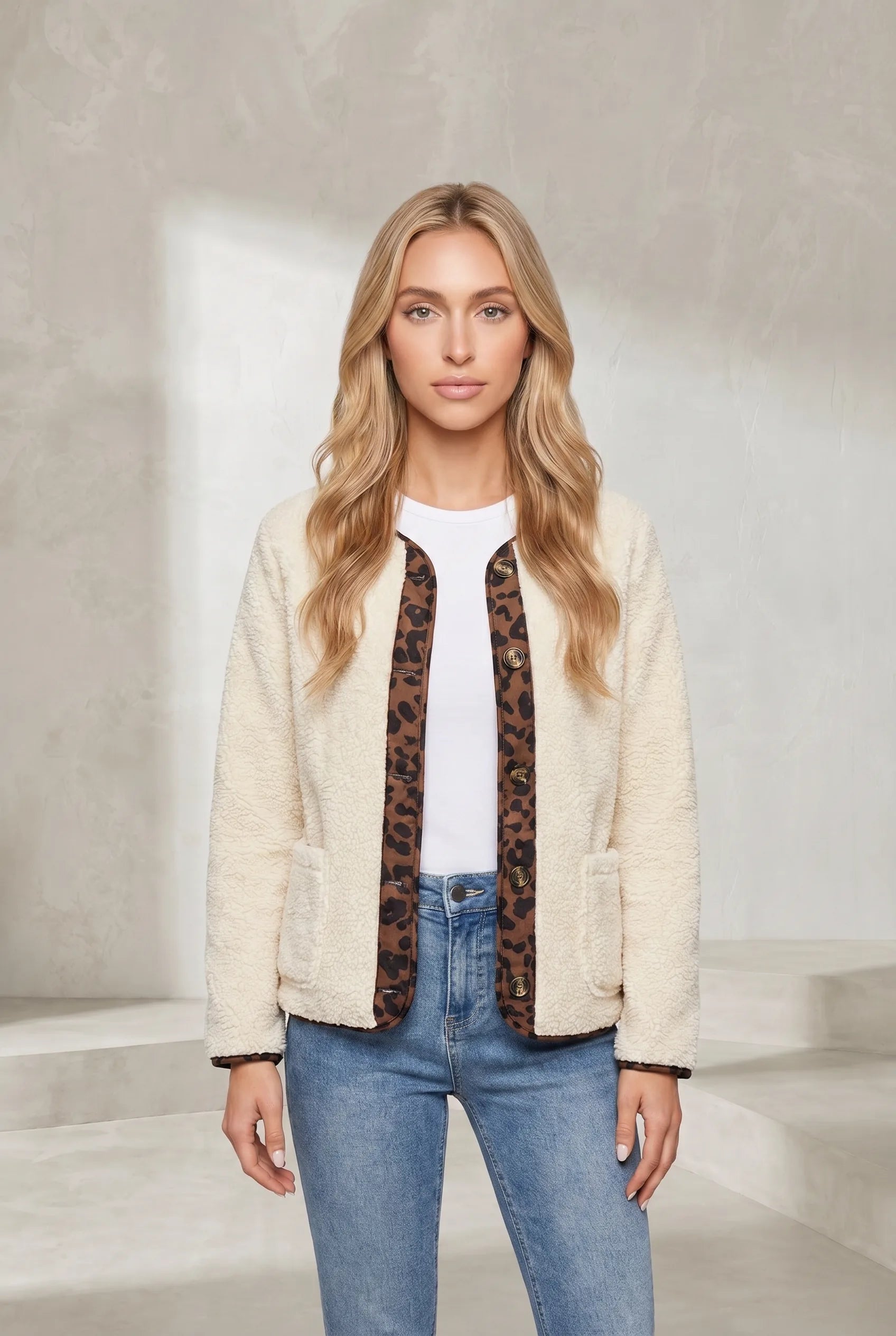 Veste beige sherpa à bordures léopard | Lounelle Paris