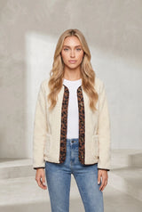 Veste beige sherpa à bordures léopard